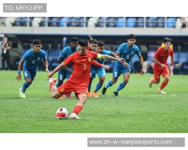 探索中国足球球星的风采与成就，走近他们的训练与比赛背后故事